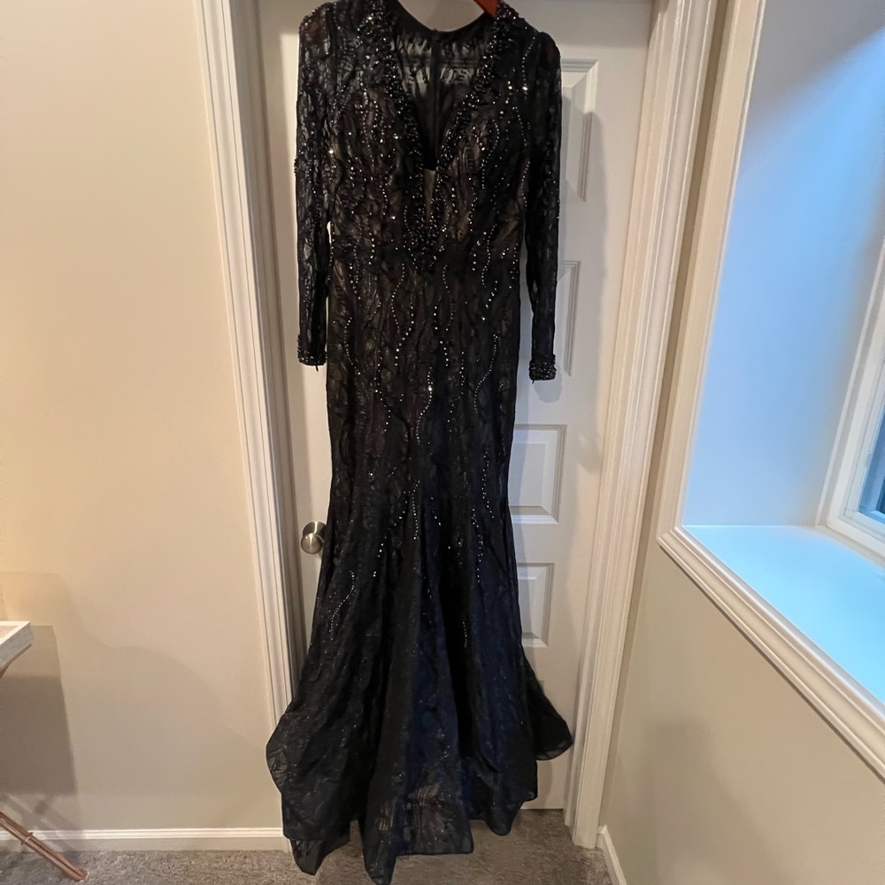 NWT ~Never worn!! GORGEOUS Mac Duggal Black Lace Illusion Gown - Picture 6 of 6